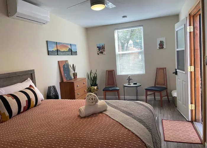 Vintage Charm Vacation Home With Modern Comforts Near Old Town