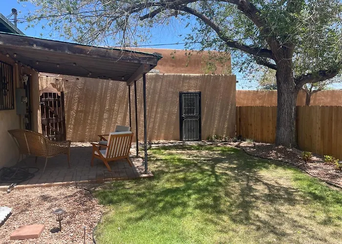Vintage Charm Vacation Home With Modern Comforts Near Old Town