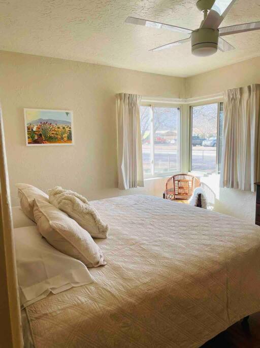 Vintage Charm Vacation With Modern Comforts Near Old Town