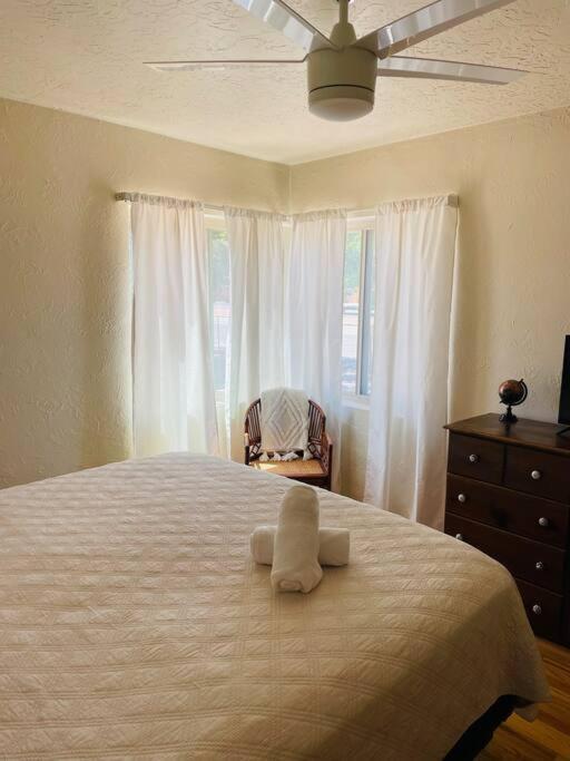 Hébergement de vacances Vintage Charm Vacation With Modern Comforts Near Old Town *