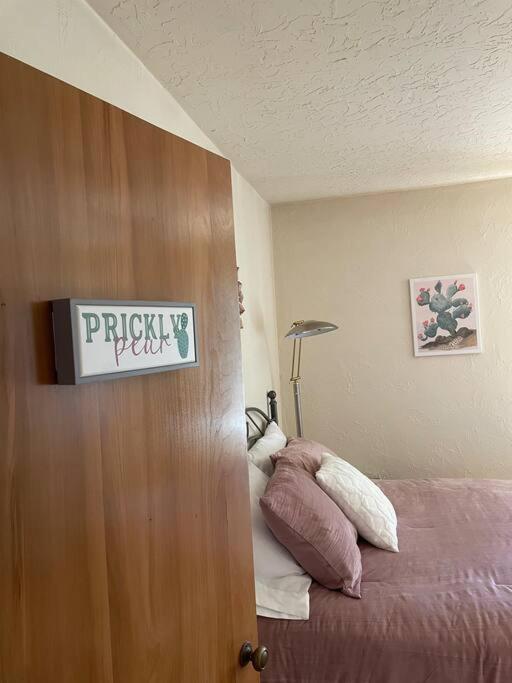 Hébergement de vacances Vintage Charm Vacation With Modern Comforts Near Old Town *