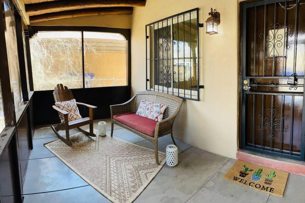 Hébergement de vacances Vintage Charm Vacation With Modern Comforts Near Old Town *