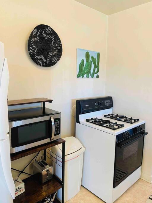 Hébergement de vacances Vintage Charm Vacation With Modern Comforts Near Old Town