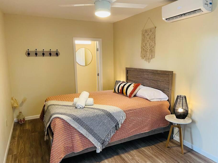 Vintage Charm Vacation With Modern Comforts Near Old Town Hébergement de vacances