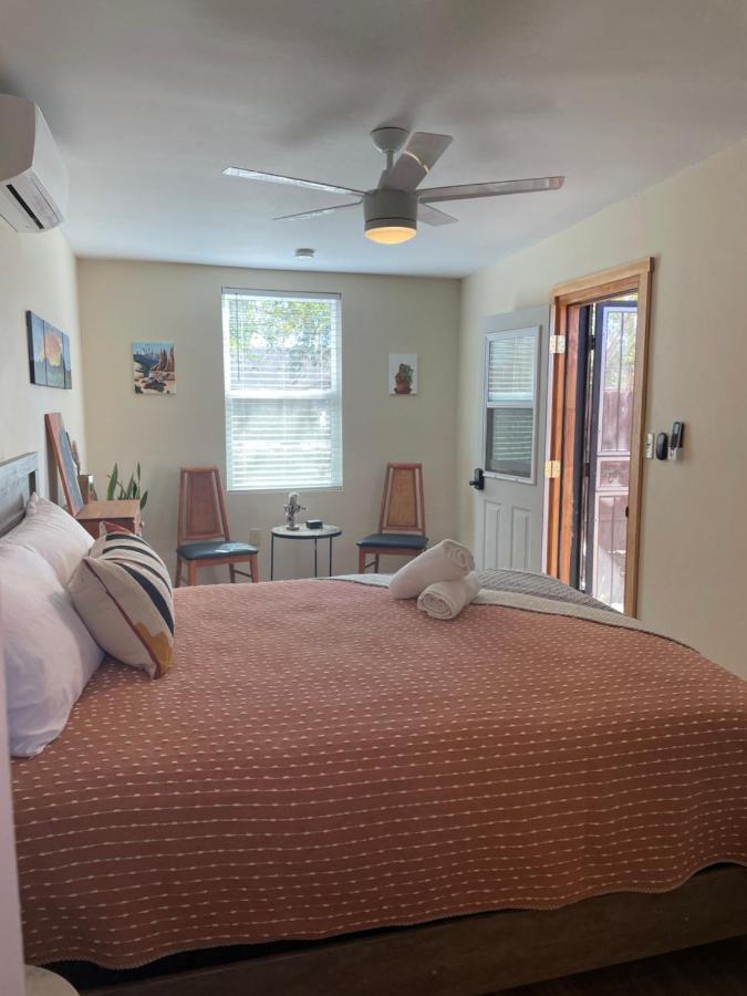 Hébergement de vacances Vintage Charm Vacation With Modern Comforts Near Old Town